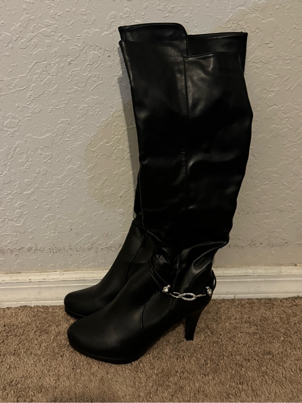 DREAM PAIRS Black Leather 4” Heel Boots Women’s Size 8.5 Ankle Boots